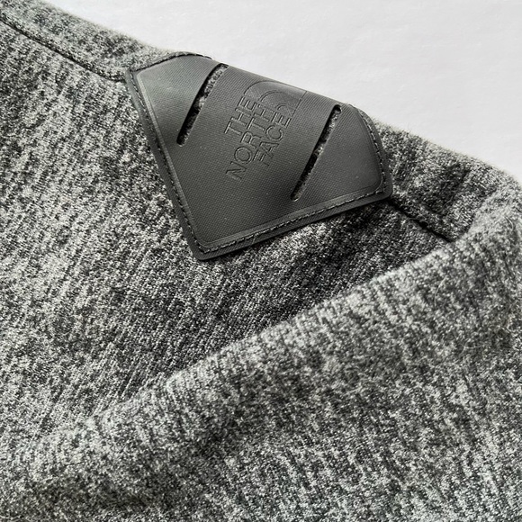 The North Face Men’s Medium Gray Fleece Full Zip Jacket with Shoulder Patch Logo - Picture 8 of 12